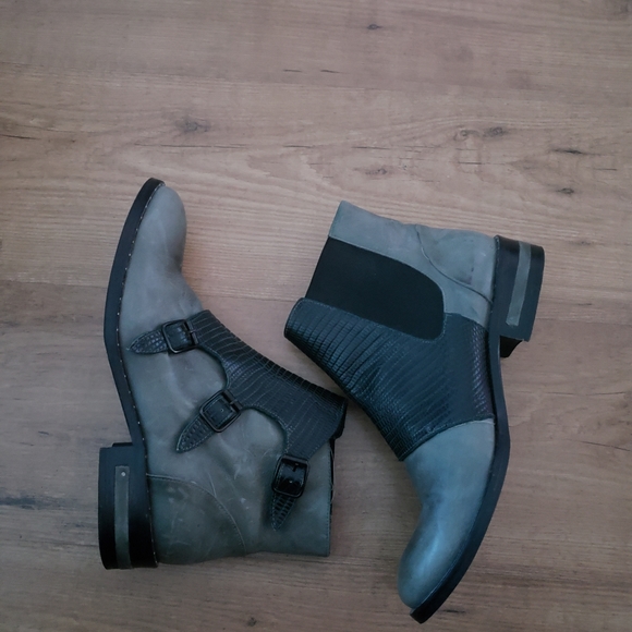 FRĒDA SALVADOR Leather Ankle Boots - Picture 13 of 16